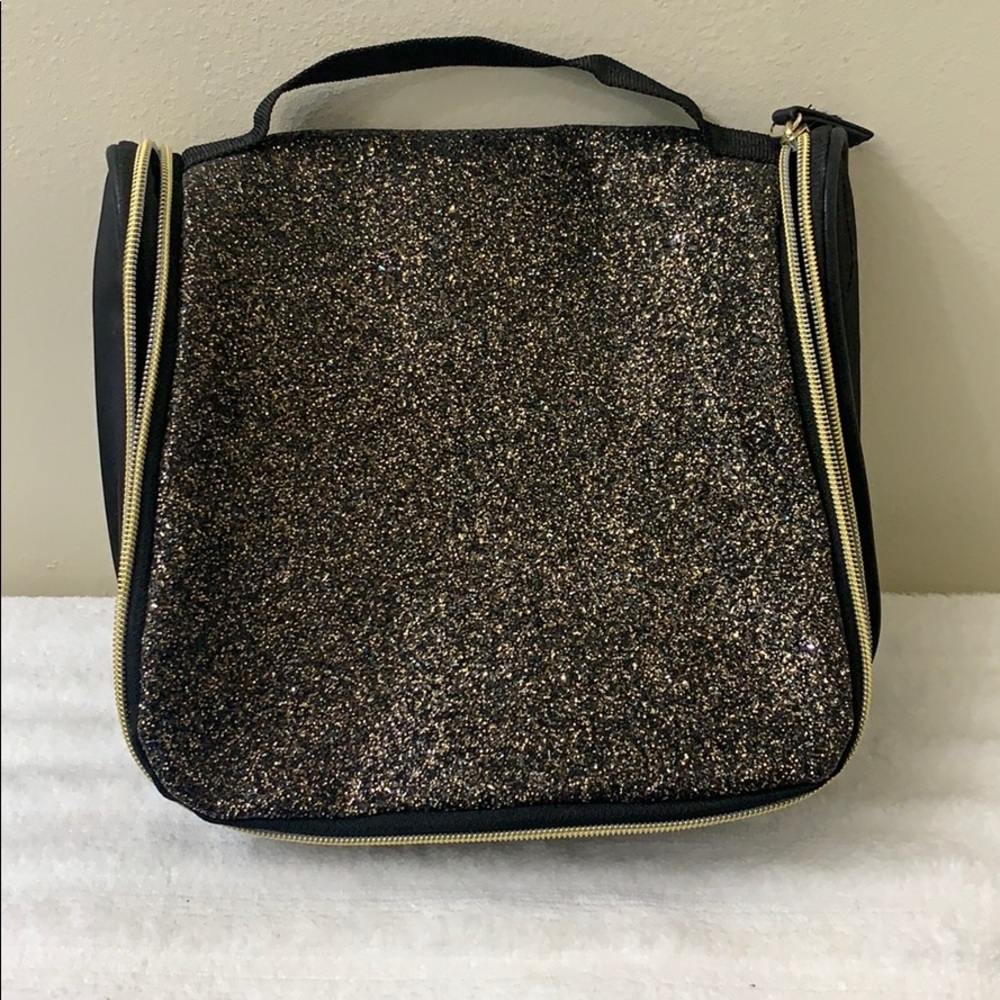 toiletry travel bag with hanger